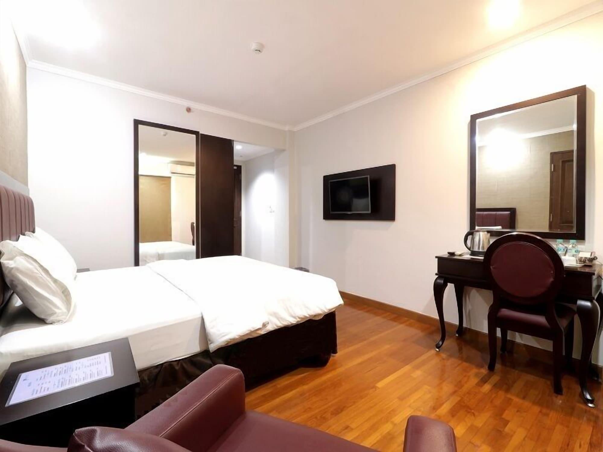 P Hotel Jakarta Exterior photo